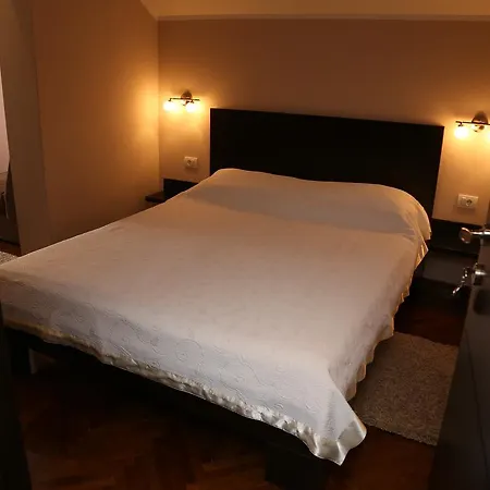 לינה וארוחת בוקר Park