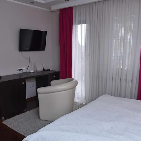 Park Bed & Breakfast Sremcica